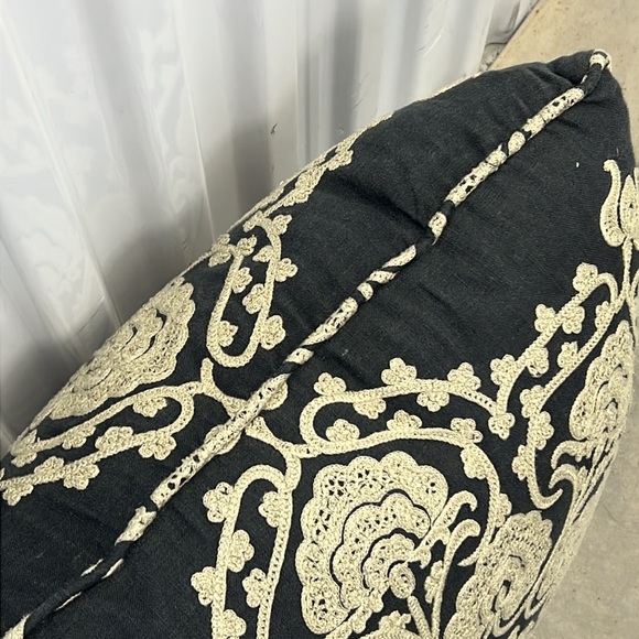 Single Accent Pillow - Picture 5 of 6